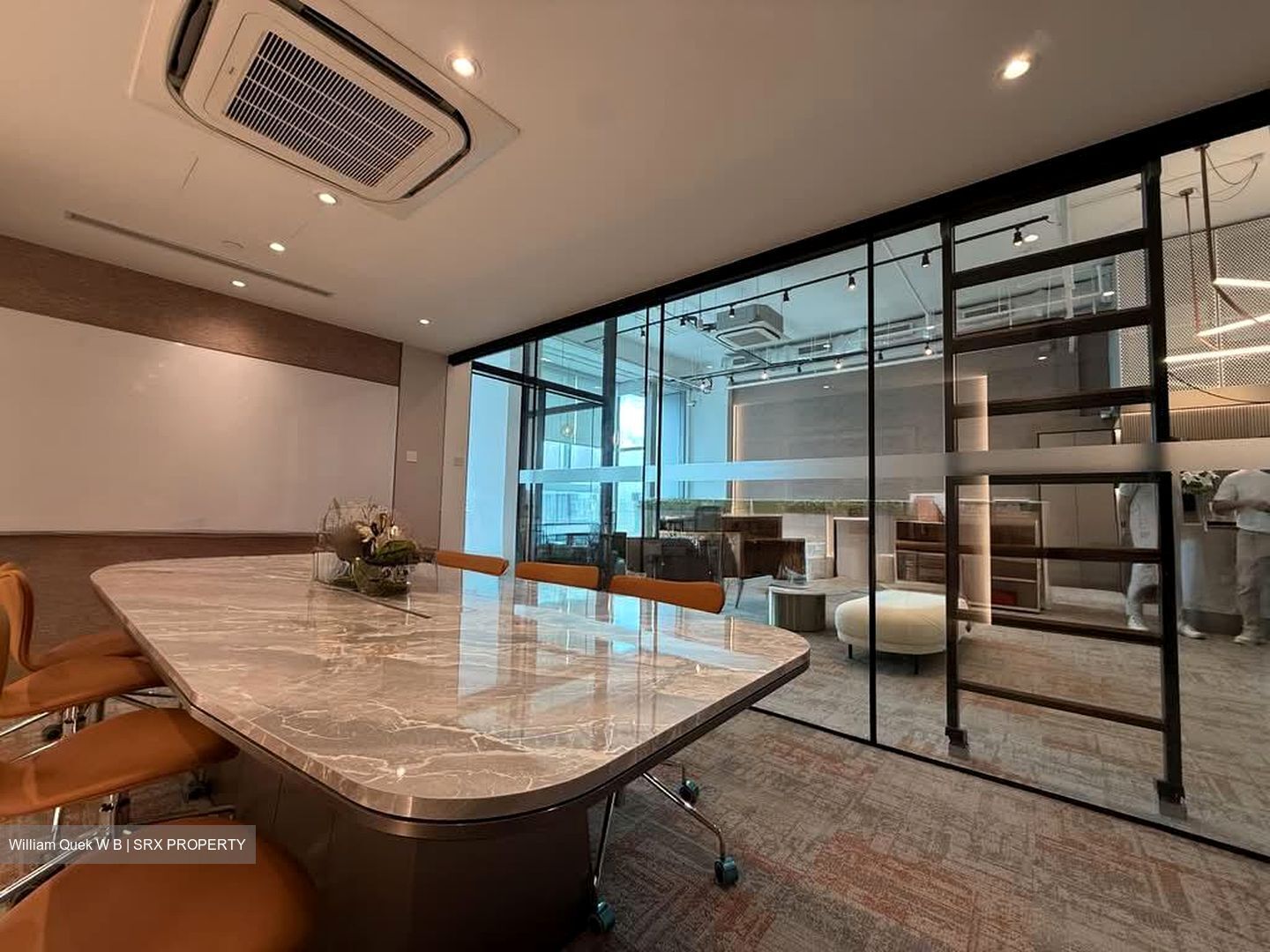 Arc 380 (D8), Office #572566821